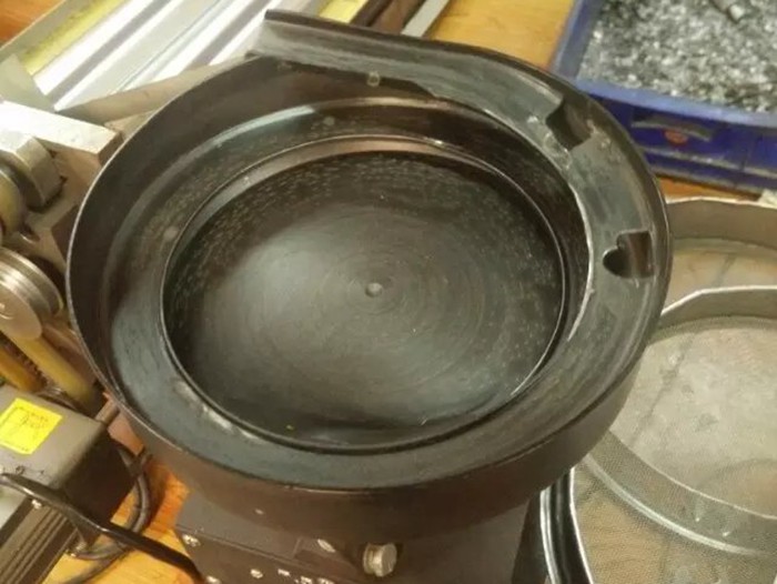 全波振动底盘